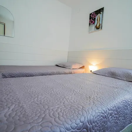 House Gabi Къща за гости 3*